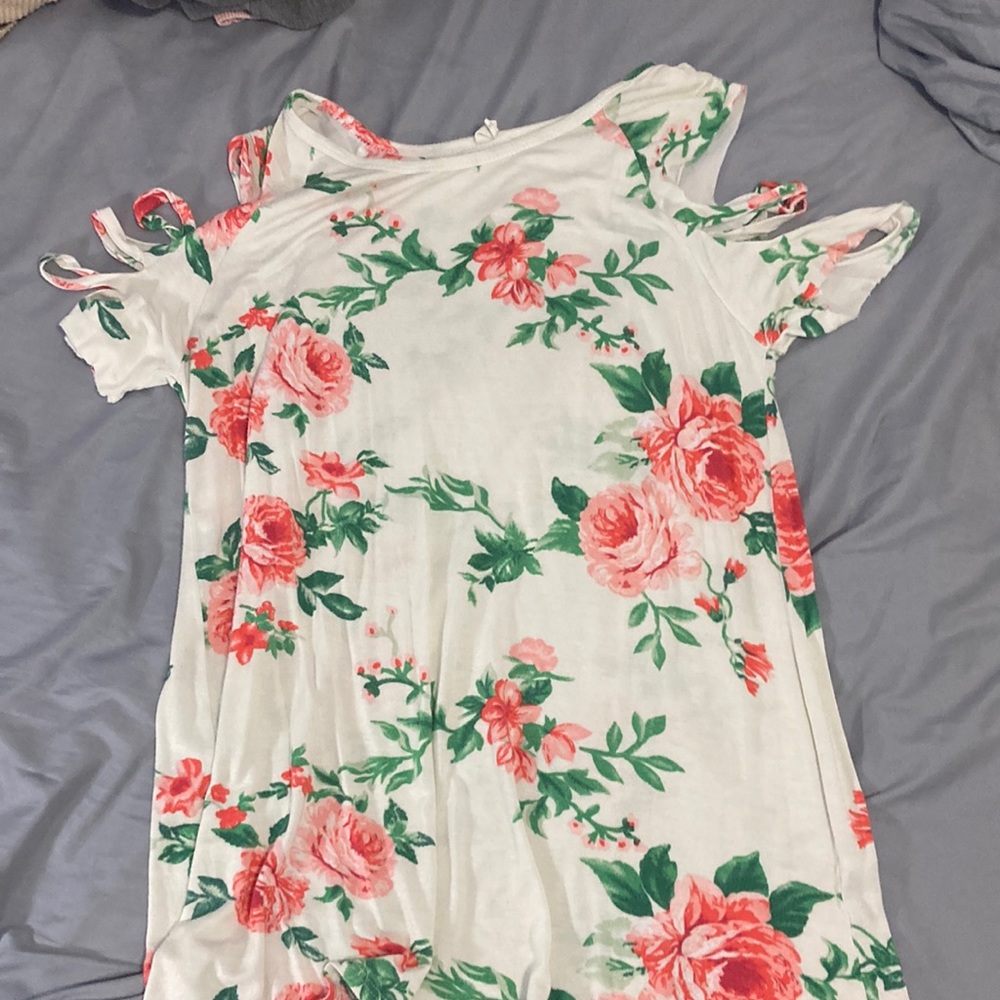 floral ripped top super cute